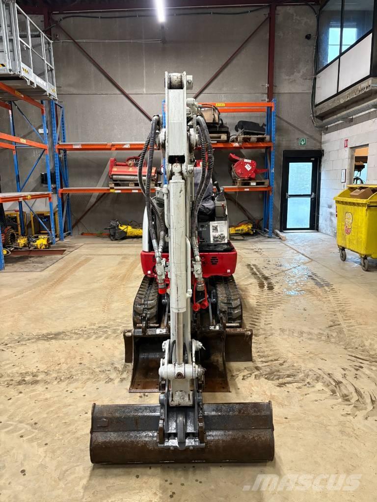 Takeuchi TB 225 حفارات صغيرة أقل من 7 طن (حفارات صغيرة)