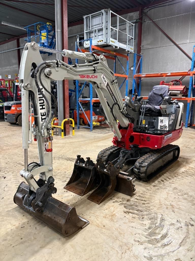 Takeuchi TB 225 حفارات صغيرة أقل من 7 طن (حفارات صغيرة)