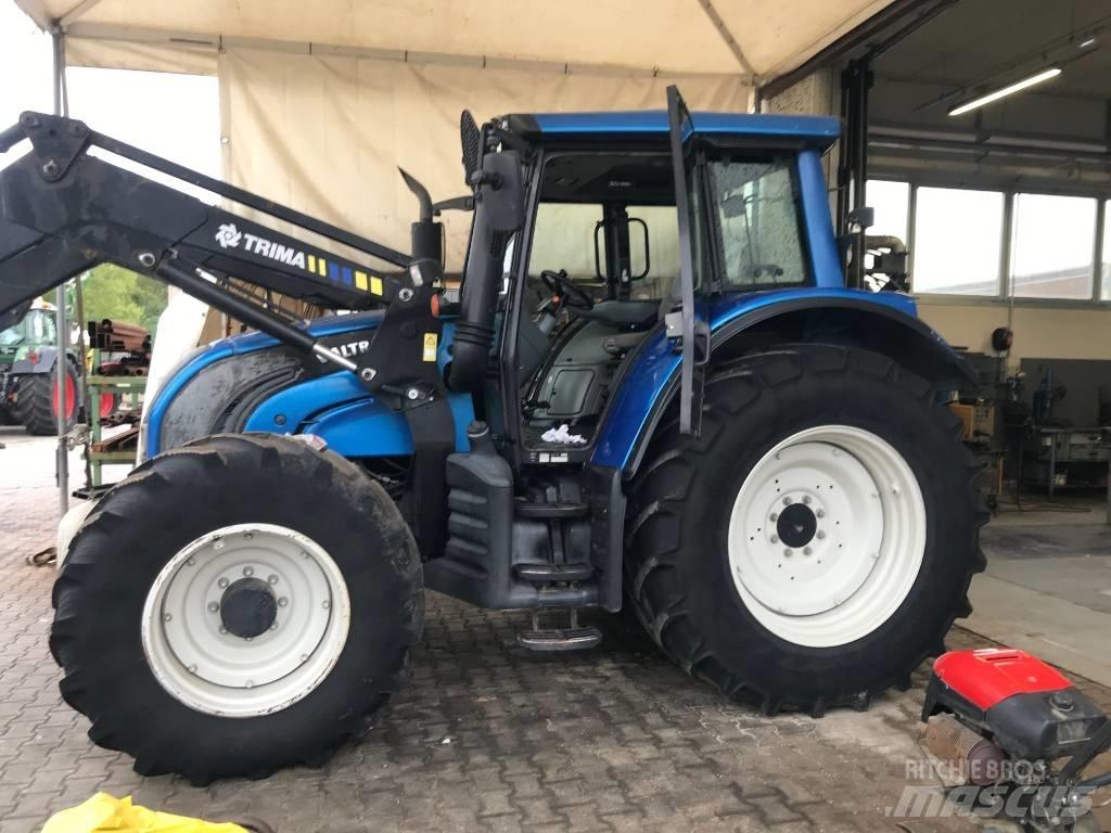 Valtra N 142 الجرارات