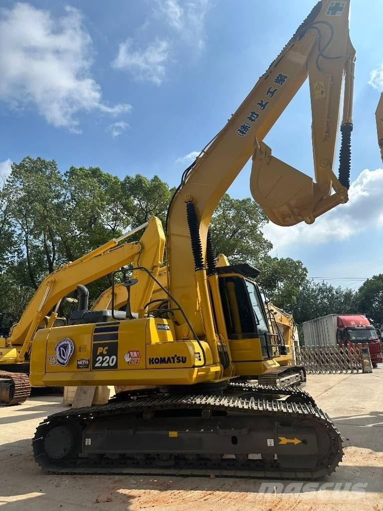 Komatsu PC 220-8 حفارات زحافة