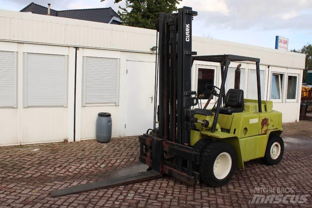 Clark C500 Y 80 PD شاحنات الديزل