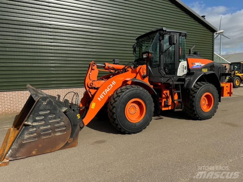 Hitachi ZW 180-6 لوادر بعجل