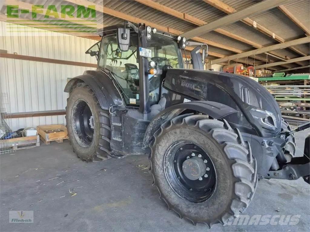 Valtra t235a الجرارات