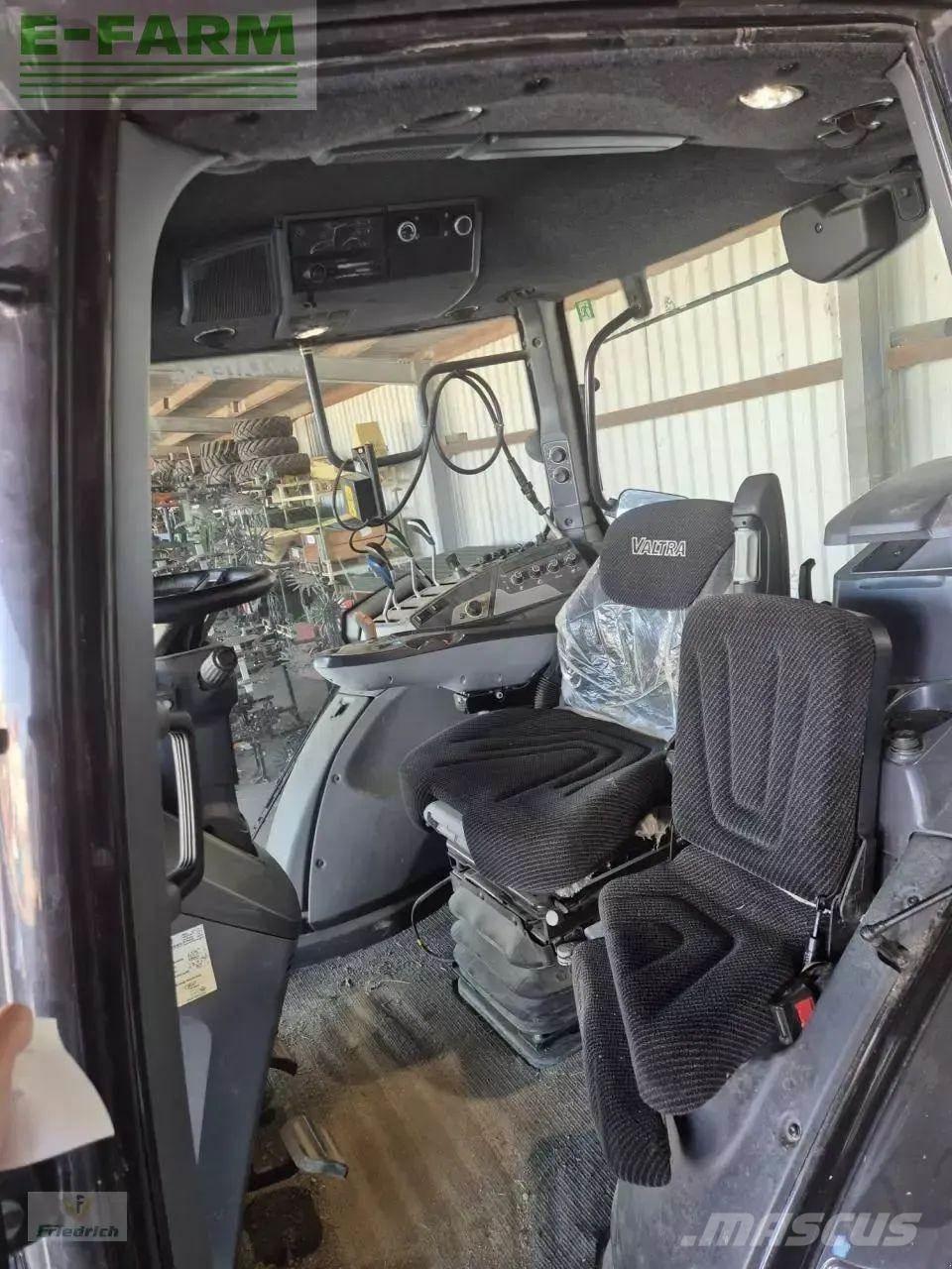 Valtra t235a الجرارات