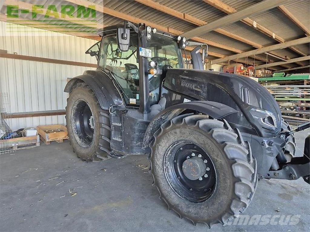 Valtra t235a الجرارات