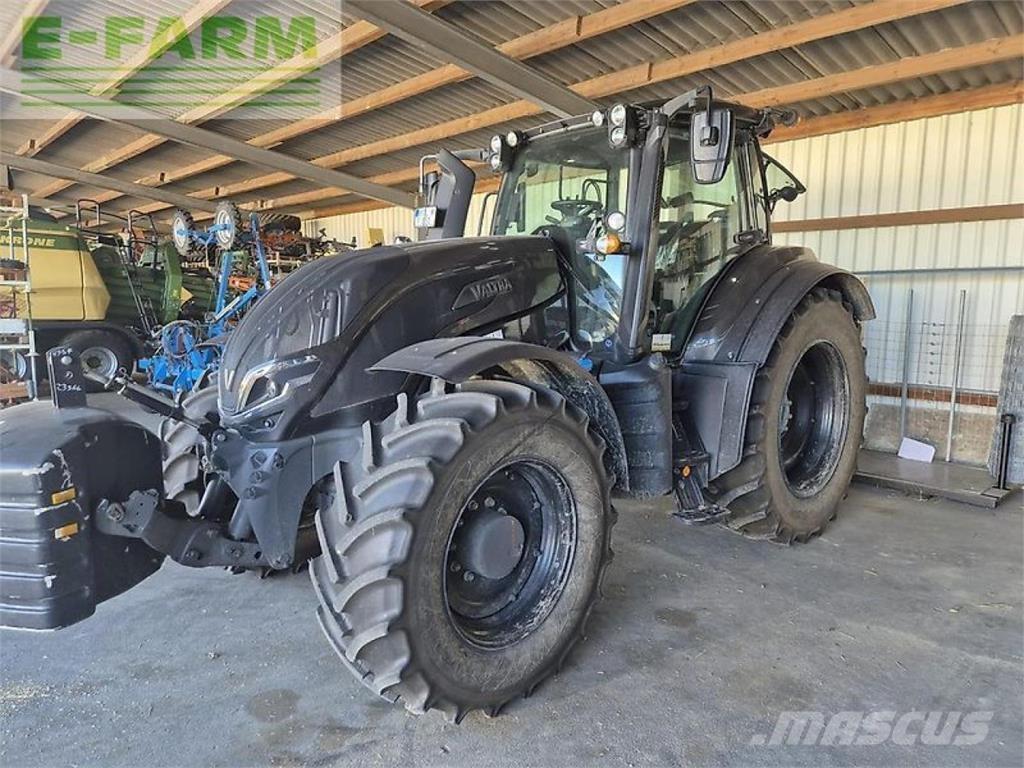 Valtra t235a الجرارات