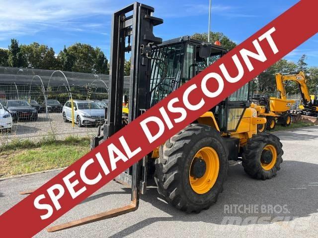 JCB 930 RTFL شاحنات الطرق الوعرة