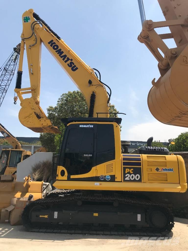 Komatsu PC 200-8N1 حفارات زحافة