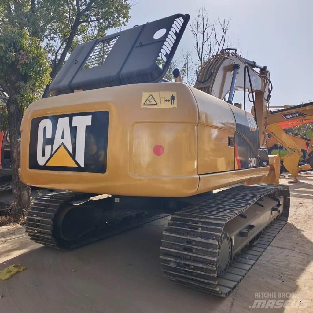 CAT 320 D حفارات زحافة
