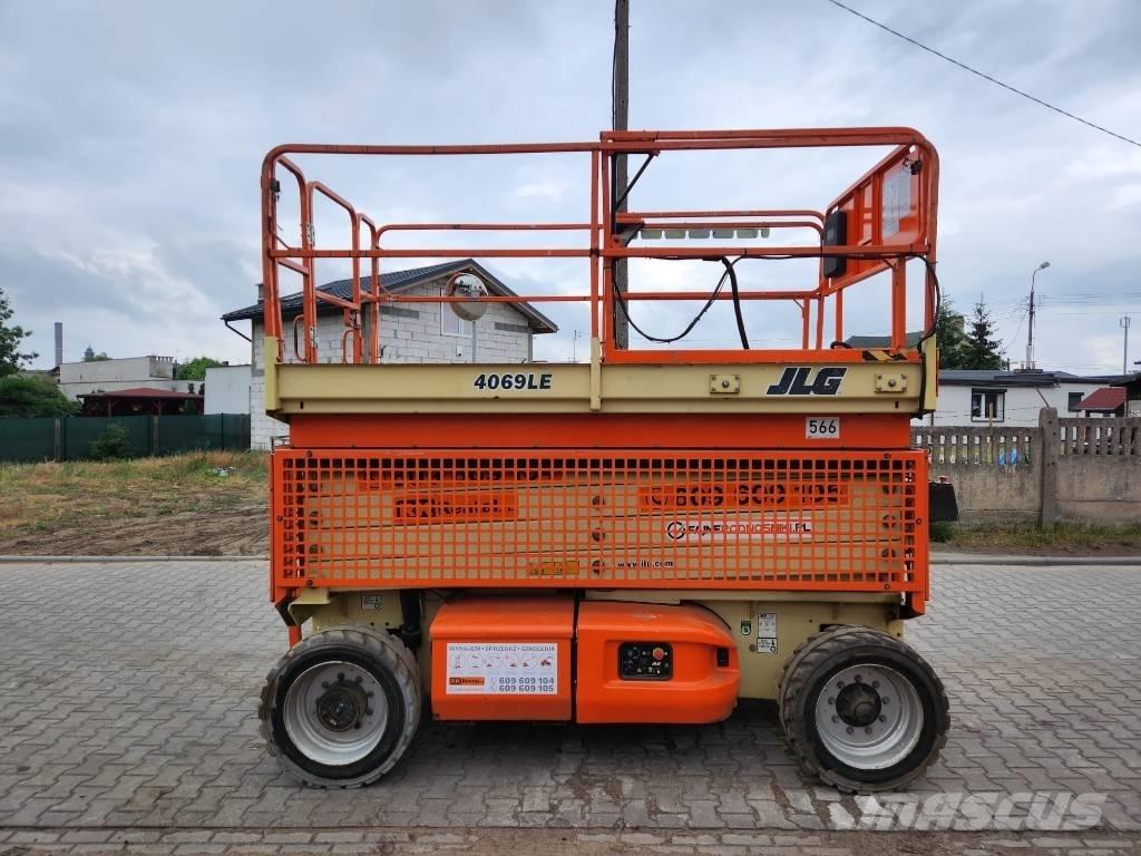 JLG E 4069 LE رافعات مقصية الشكل