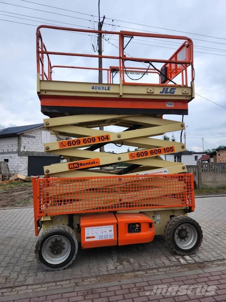 JLG E 4069 LE رافعات مقصية الشكل