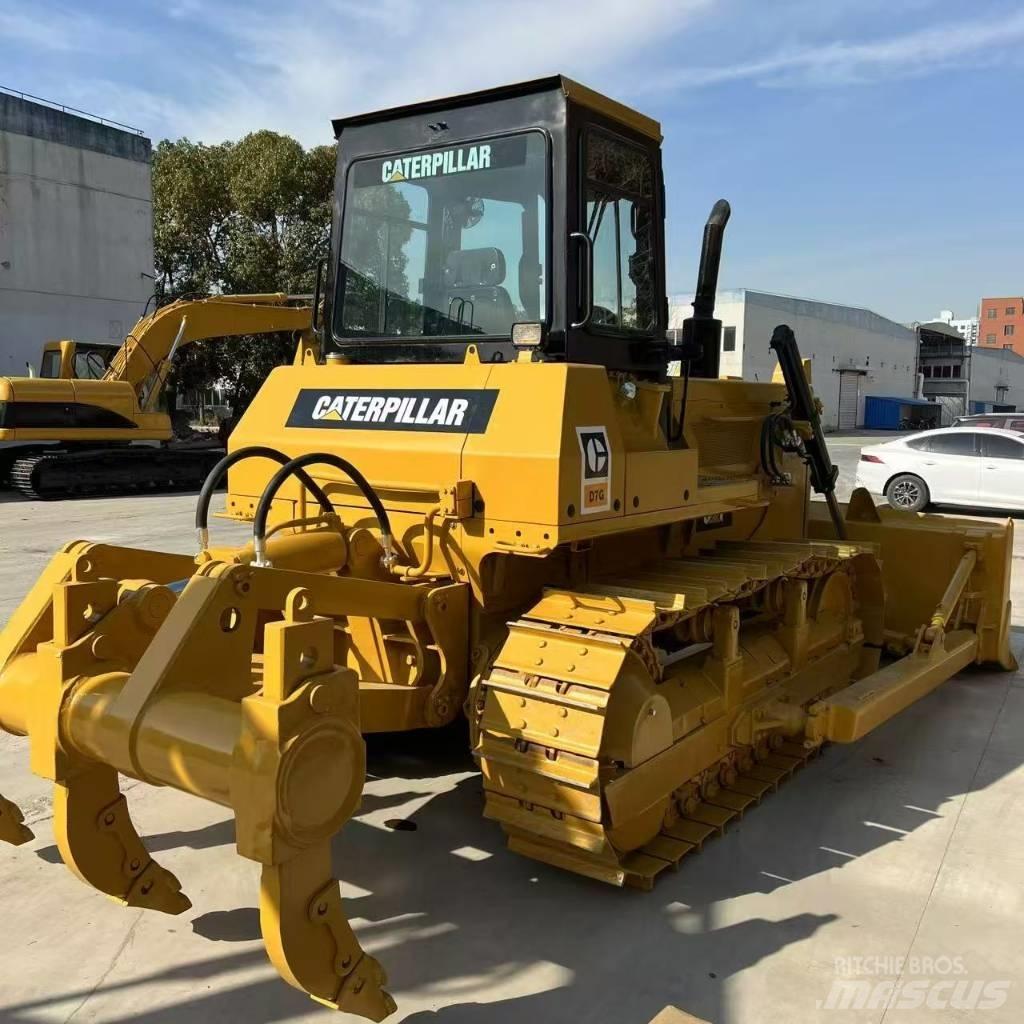CAT D 7 G بلدوزرات مجنزرة