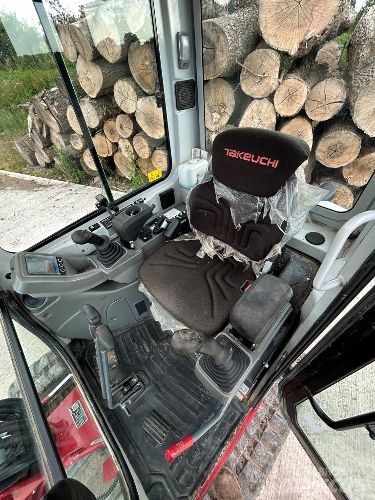 Takeuchi TB 225 حفارات صغيرة أقل من 7 طن (حفارات صغيرة)
