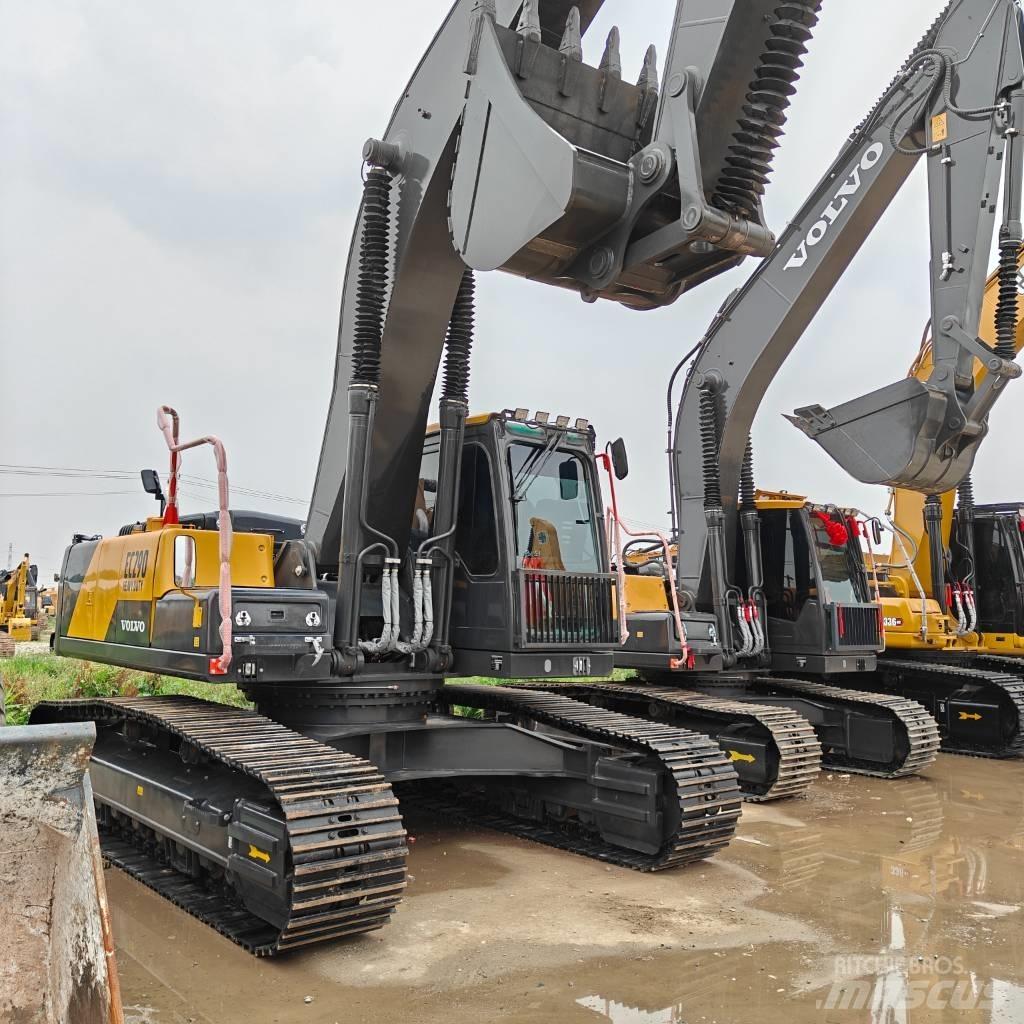 Volvo 290D حفارات زحافة