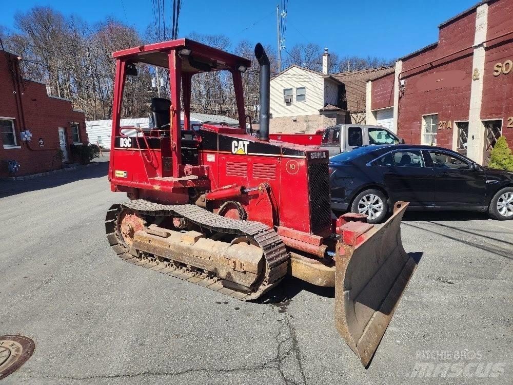 CAT D 3 C III بلدوزرات مجنزرة