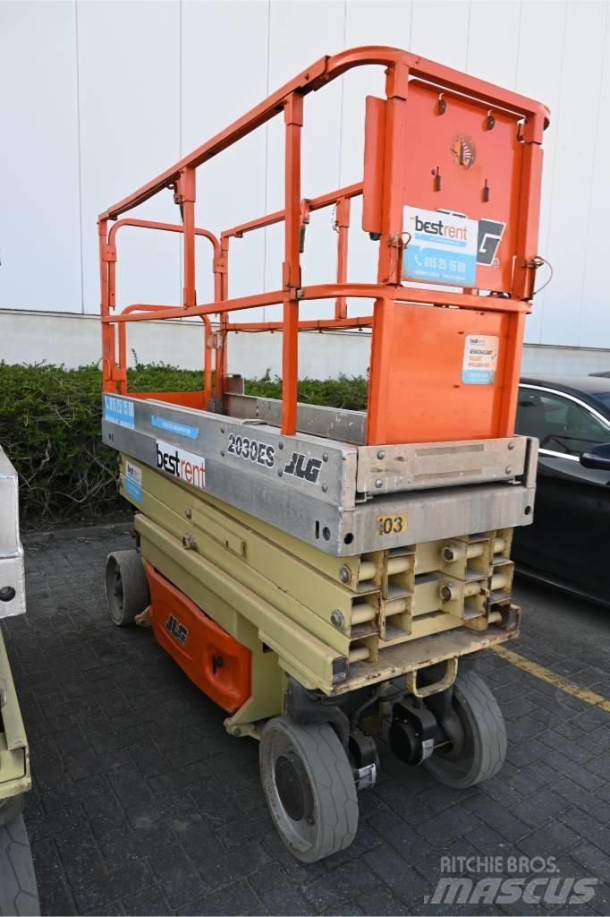 JLG 2030 ES رافعات مقصية الشكل