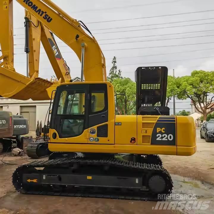 Komatsu PC220-8 حفارات زحافة