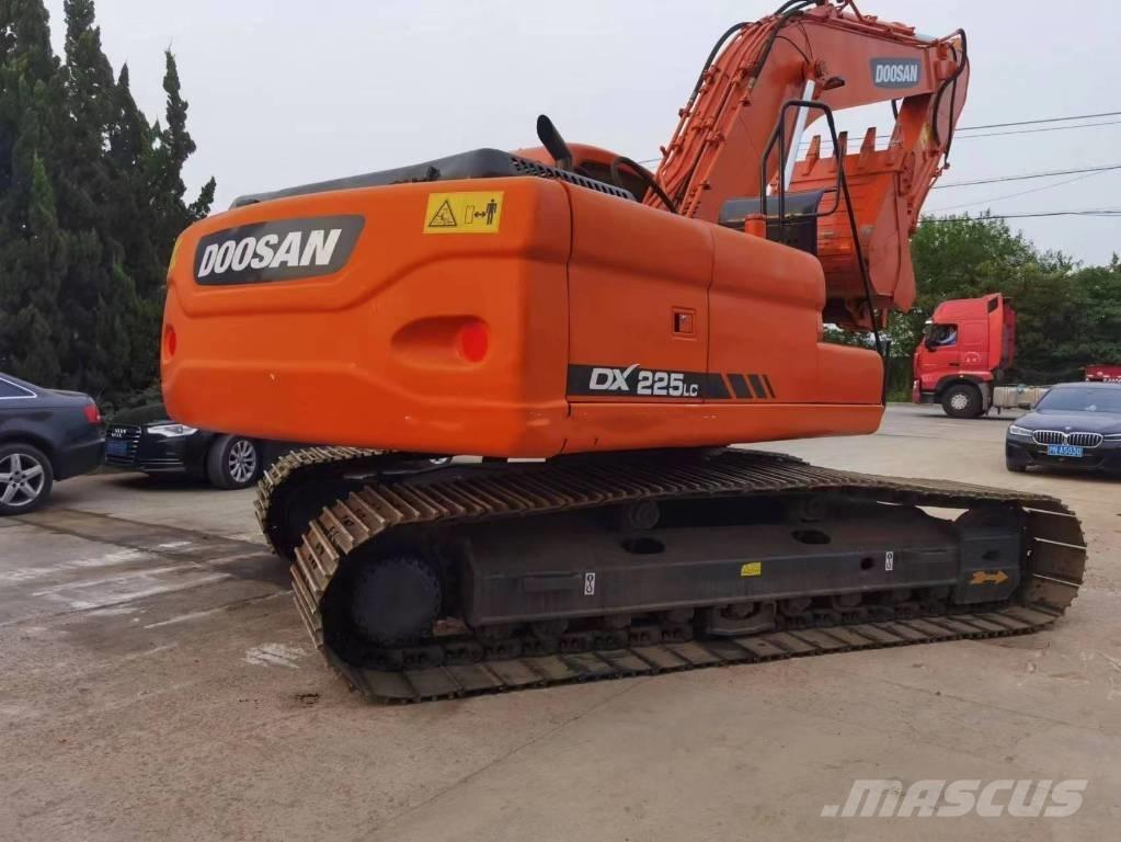 Doosan DX 225 حفارات زحافة