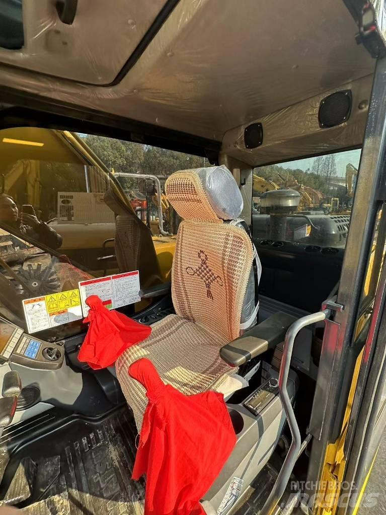 Komatsu PC 200 حفارات زحافة