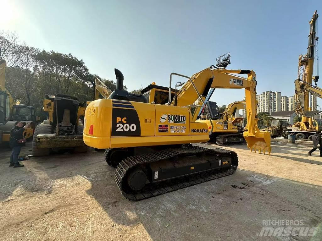 Komatsu PC 200 حفارات زحافة
