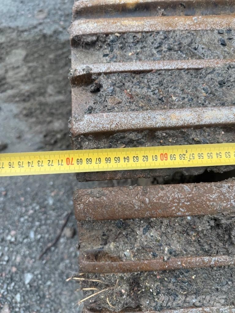 Hitachi ZX 225 USR-3 حفارات زحافة