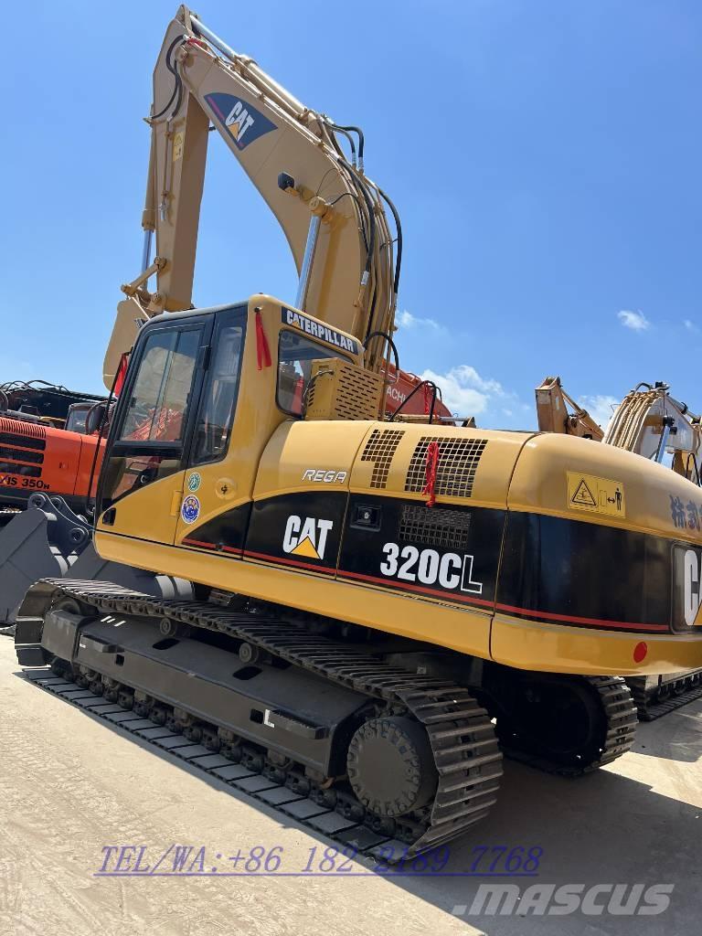 CAT 320 C حفارات زحافة