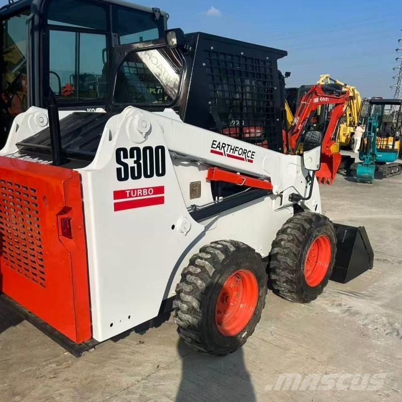 Bobcat S 300 لوادر انزلاقية التوجيه