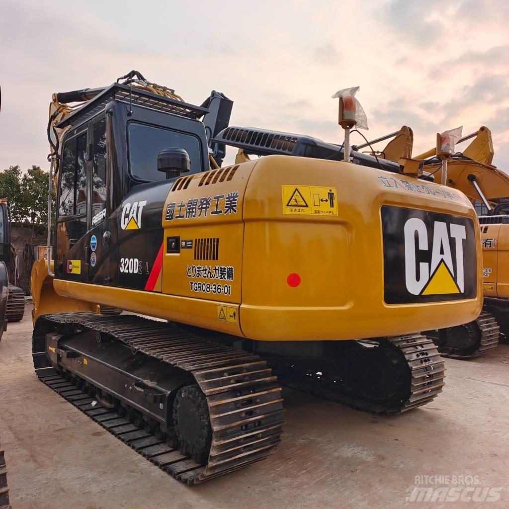 CAT 320D حفارات زحافة