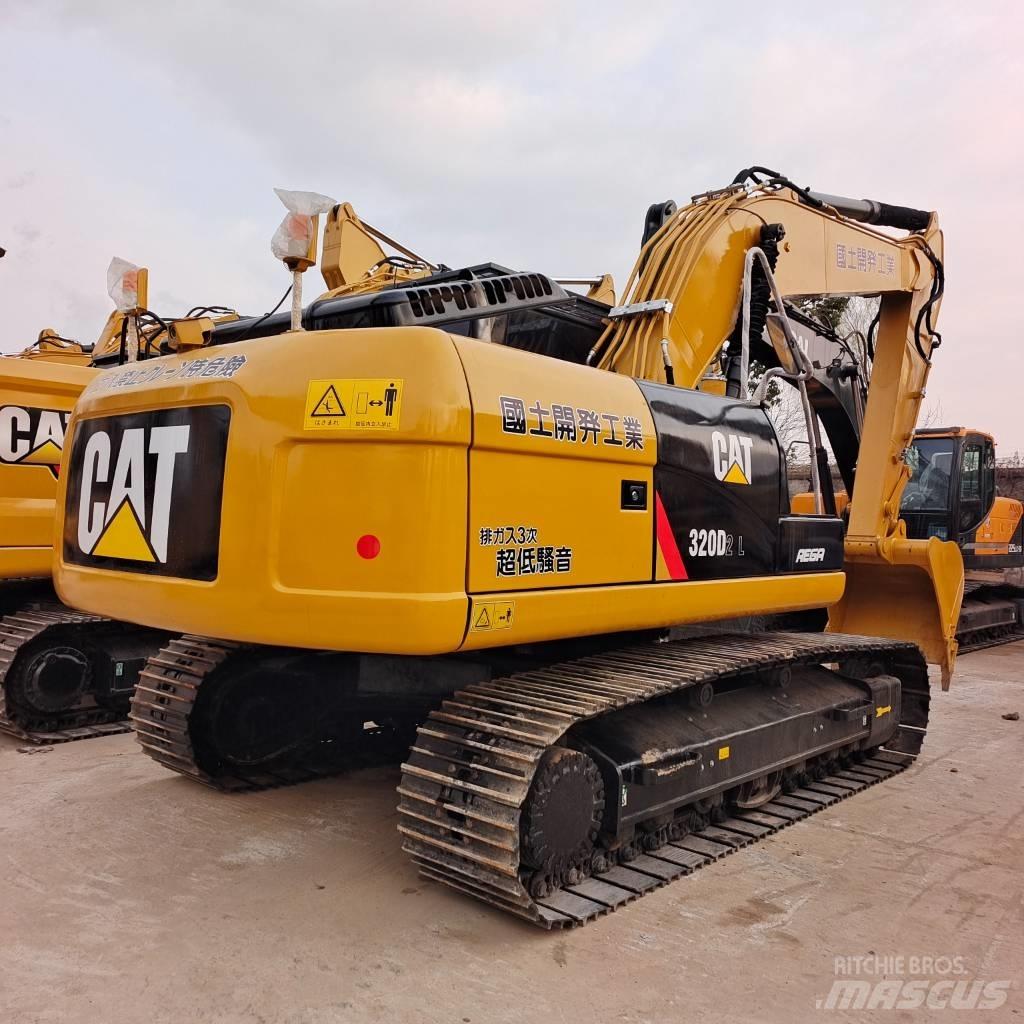 CAT 320D حفارات زحافة