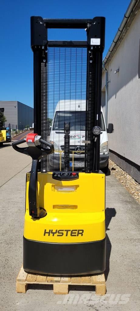 Hyster S 1.6 معدات التكديس الجوالة