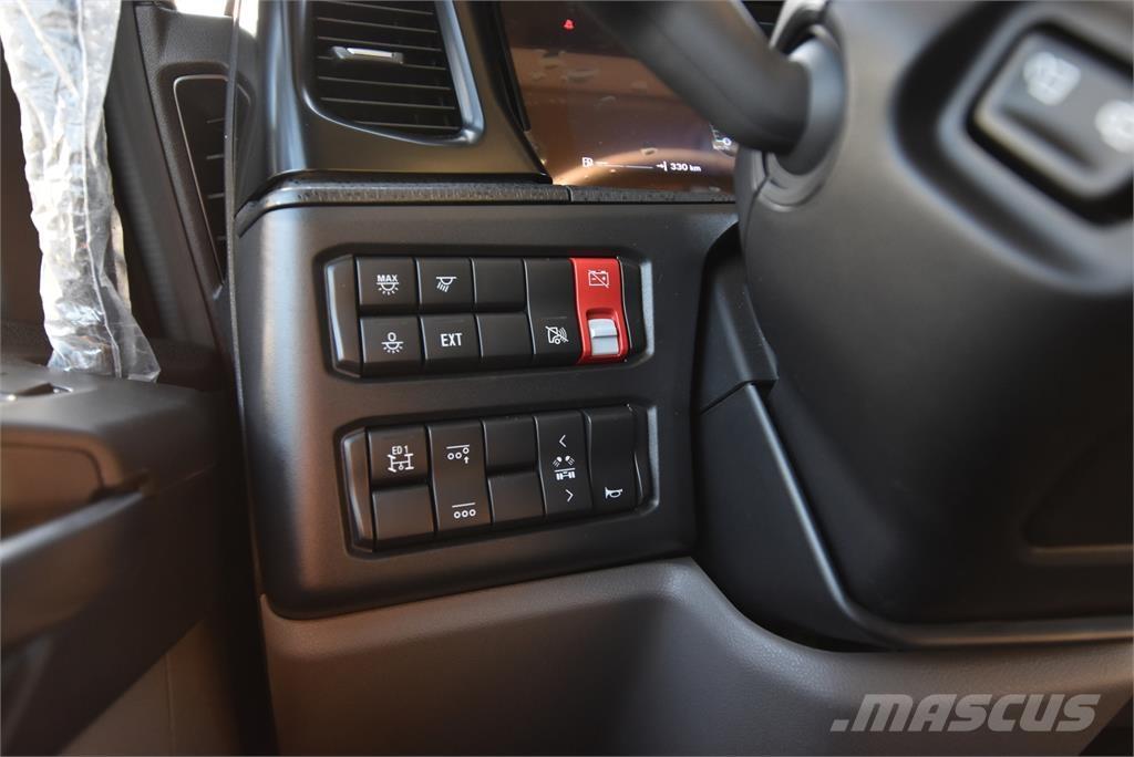 Scania R590 8X4 شاحنات بمقصورة وهيكل