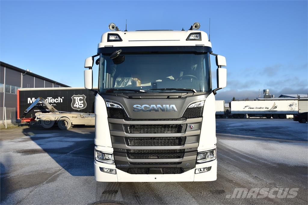 Scania R590 8X4 شاحنات بمقصورة وهيكل