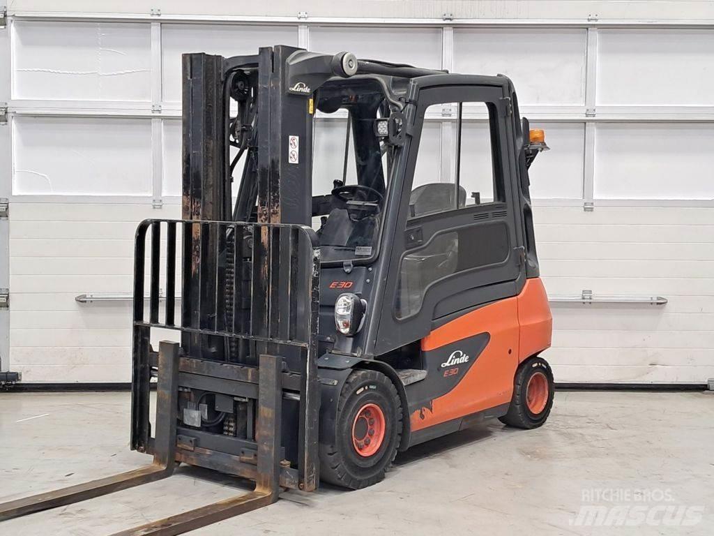 Linde E30-01 شاحنات ذات رافعات شوكية تعمل بالكهرباء