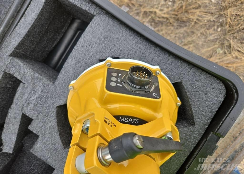 CAT 330 حفارات زحافة