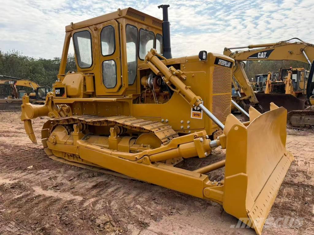 CAT D7G بلدوزرات مجنزرة