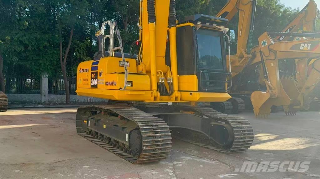 Komatsu PC 200-8N1 الحفارات البرمائية
