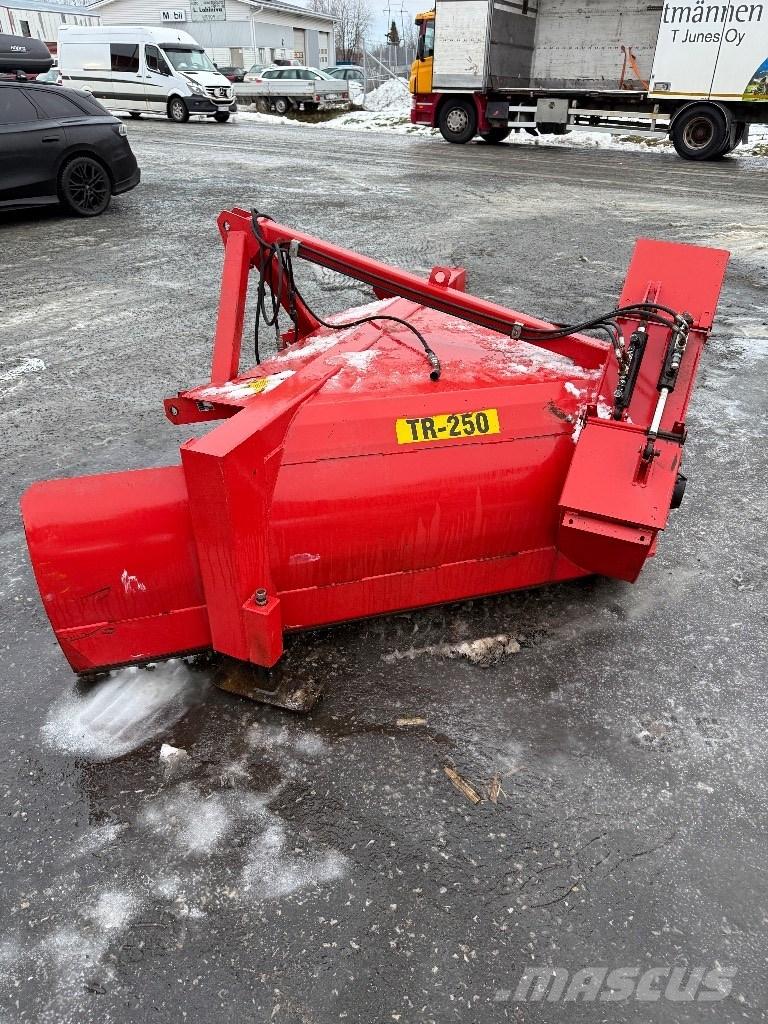 Varila Steel TR 250 قاذفات الجليد