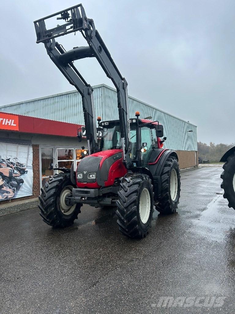 Valtra N 121 الجرارات
