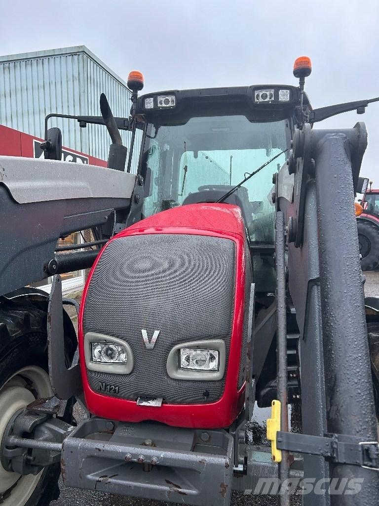Valtra N 121 الجرارات