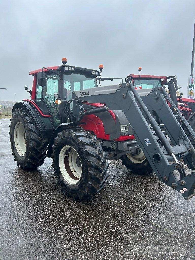 Valtra N 121 الجرارات