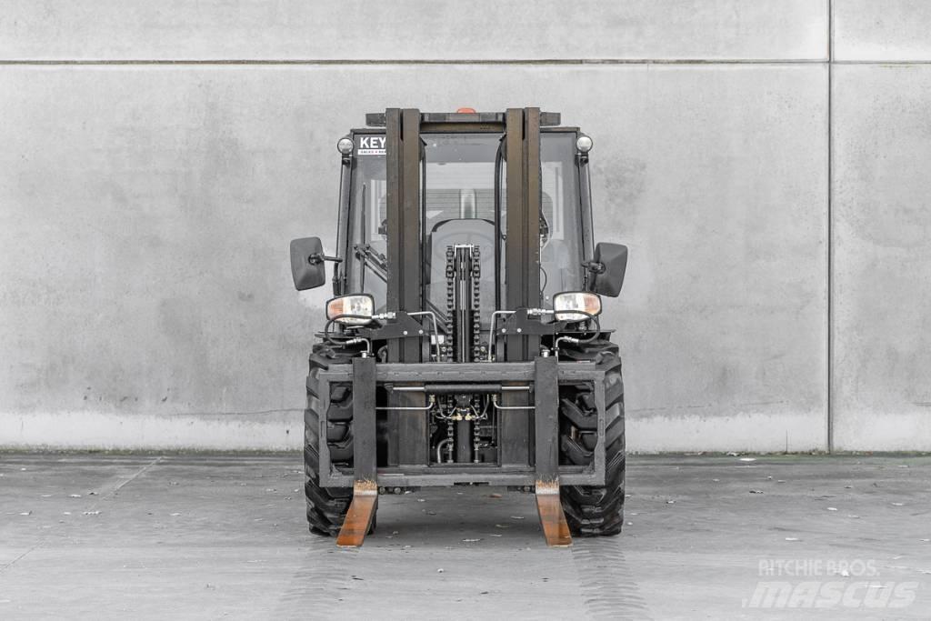 Manitou MC 30-4 شاحنات الديزل