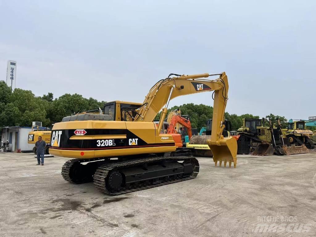 CAT 320 B L حفارات زحافة