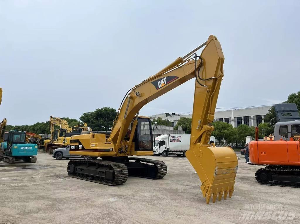 CAT 320 B L حفارات زحافة