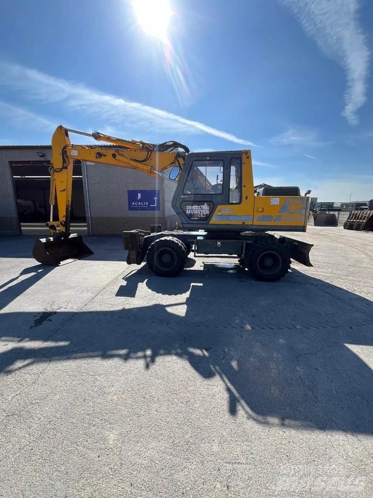 JCB JS130W حفارات بعجل
