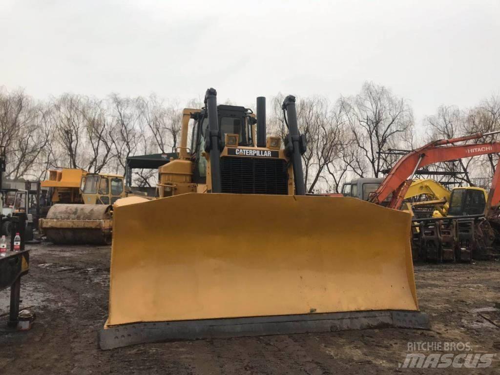 CAT D8N بلدوزرات مجنزرة