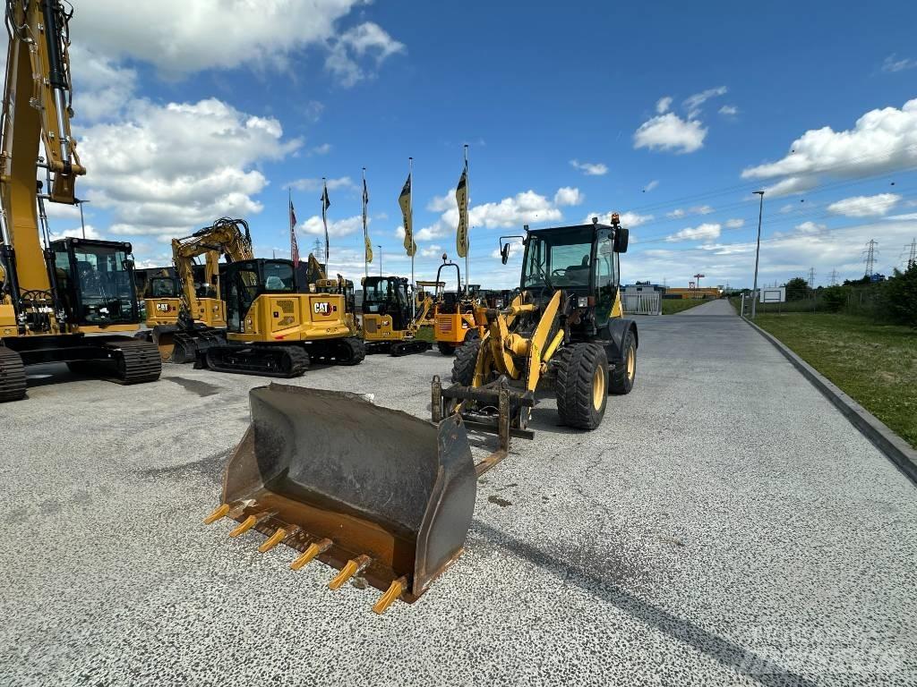 Komatsu WA 80 لوادر بعجل