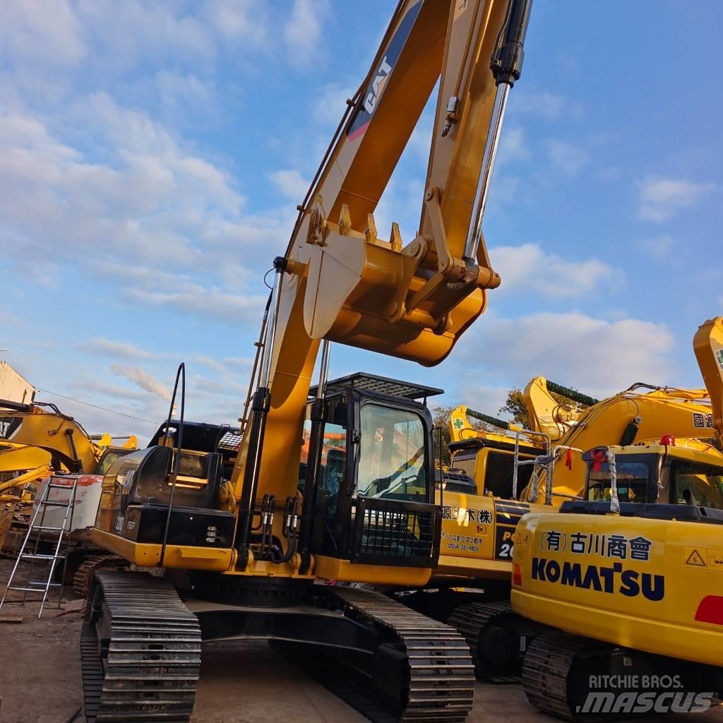 CAT 320 D حفارات زحافة