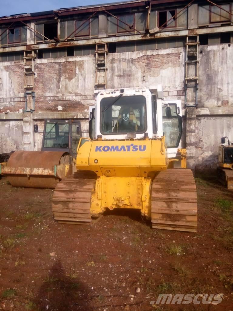 Komatsu D 61 PX-15 بلدوزرات مجنزرة