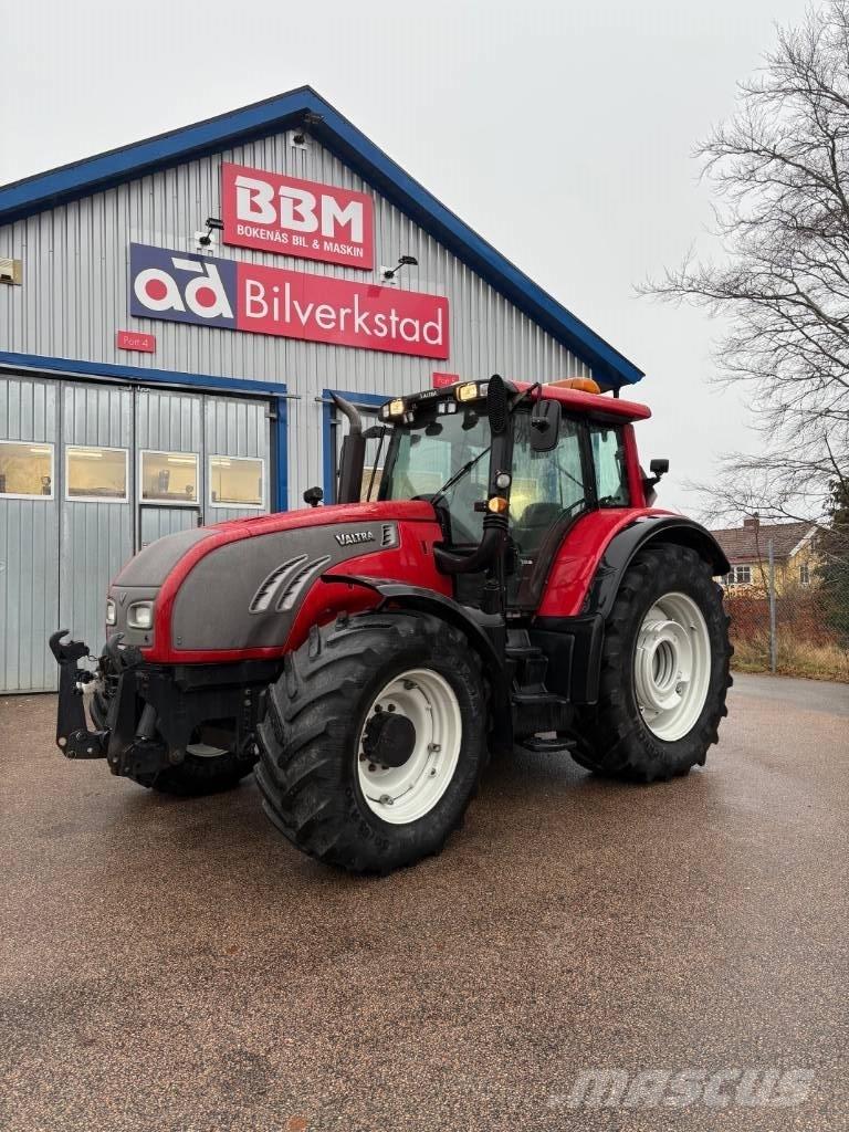 Valtra T 202 الجرارات