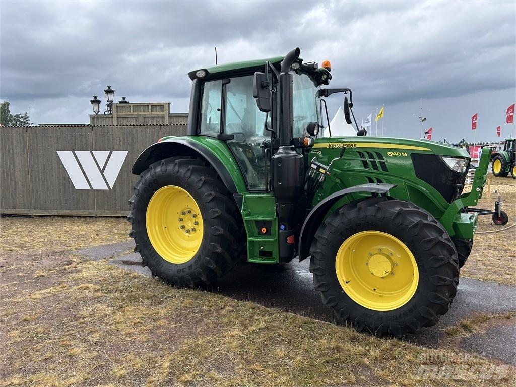 John Deere 6140 M الجرارات